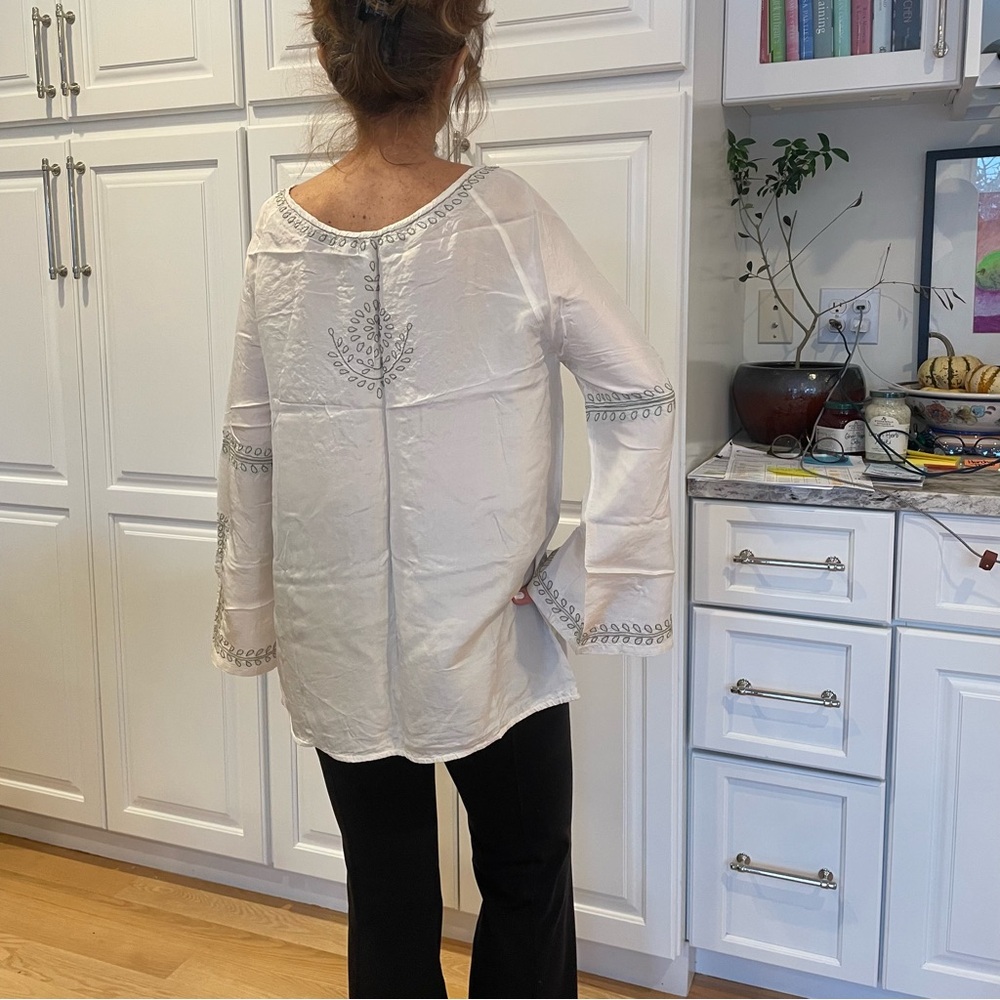 Joie Silk Blouse (Luxury Boutique) - Picture 2 of 7